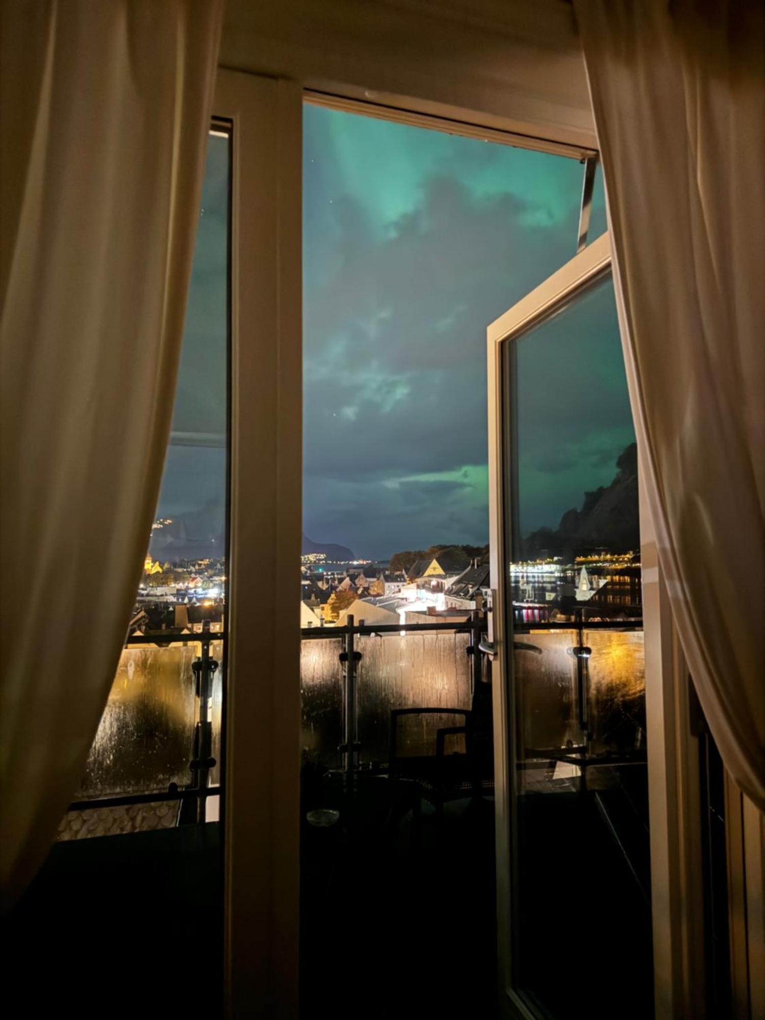 Panorama Apartment With 360 View Of The City โอเลซุนด์ ภายนอก รูปภาพ